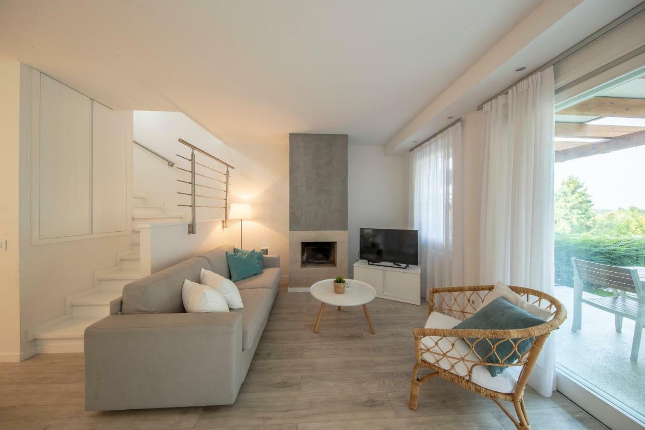 Italia Living Villa Padenghe sul Garda Exterior photo